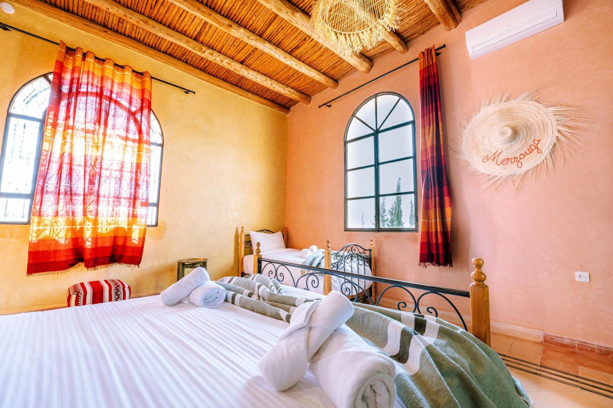 Riad Yanitri Piscine Chauffee As-Sawíra Exteriér fotografie